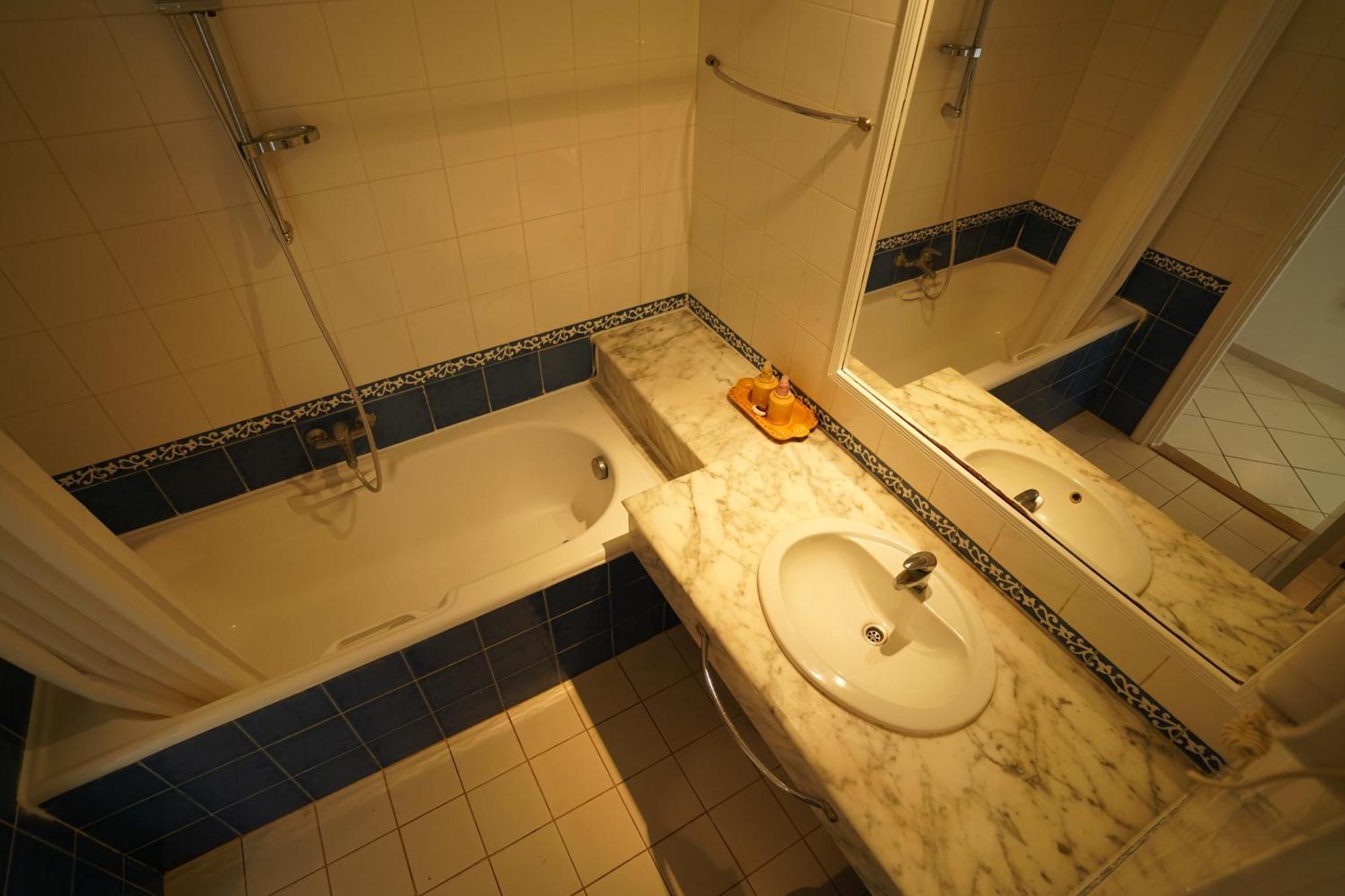 Nesrine Hotel 4*